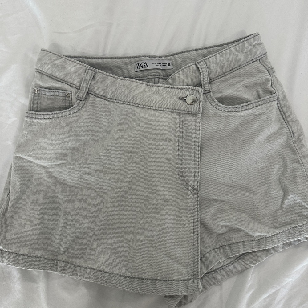 Zara Women's Light Gray Denim Shorts